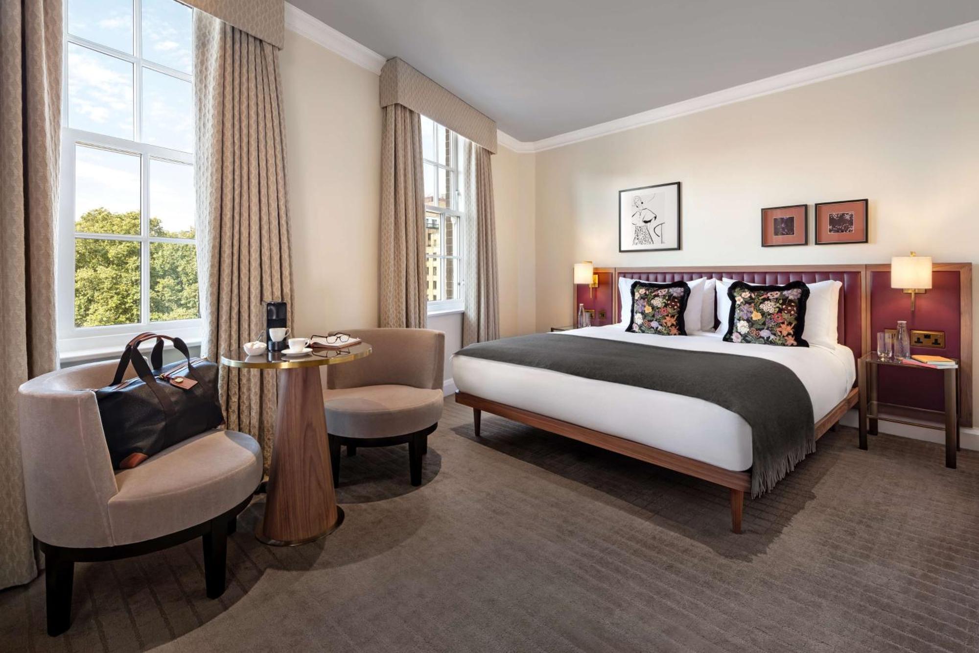 The May Fair, A Radisson Collection Hotel, Mayfair لندن المظهر الخارجي الصورة A bedroom at The Mitre